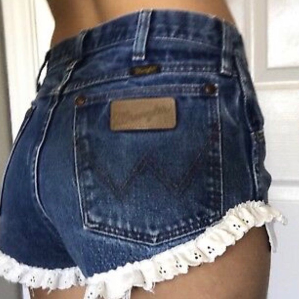 Wrangler lace trimmed short